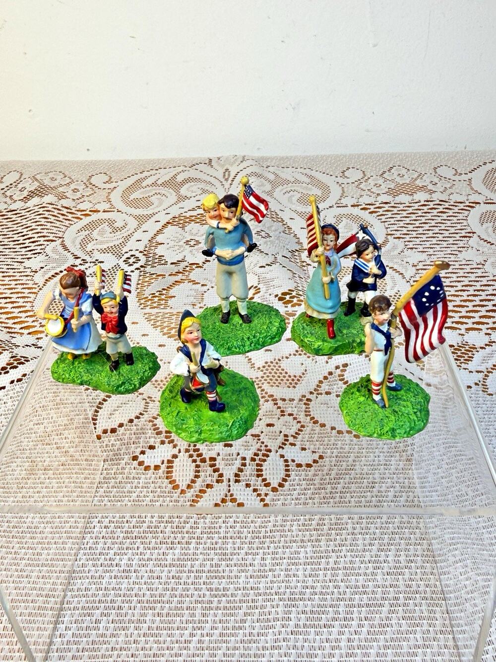 Dept 56 Season’s Bay m Fourth Of July Parade w/ Flags Set of 5 # 53317- Read